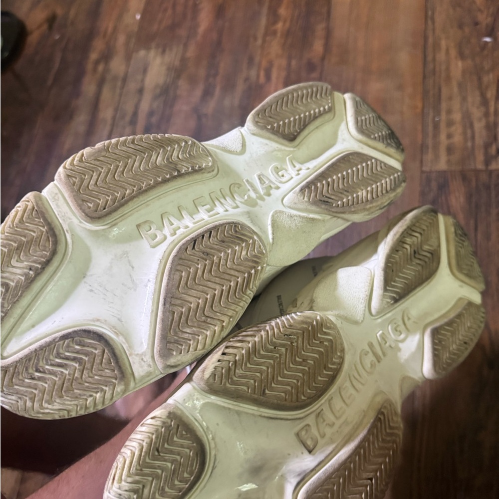 Balenciaga Triple S - Picture 6 of 9